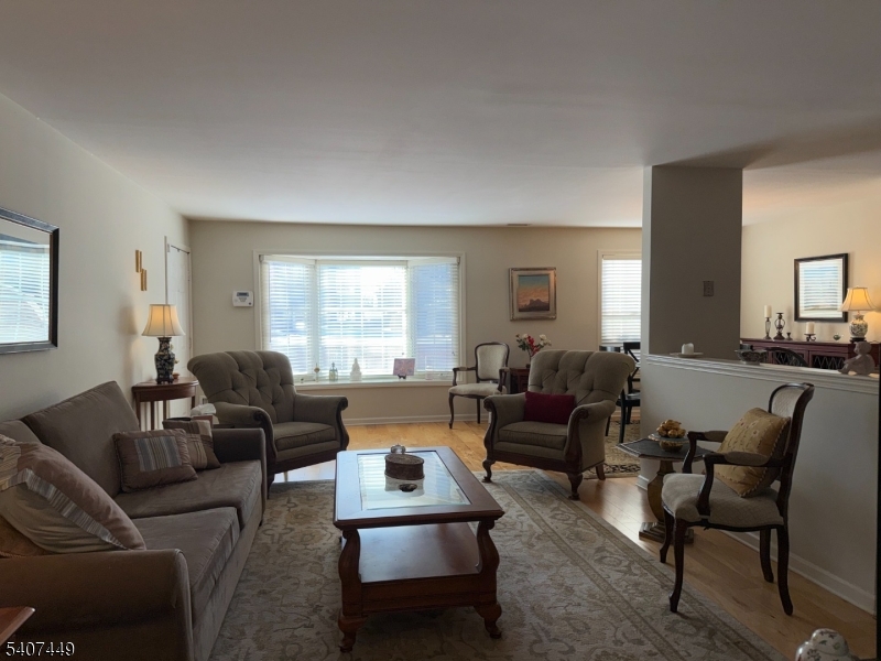 37 Chanda Court Clifton, NJ 07012 - Photo 3 of 12