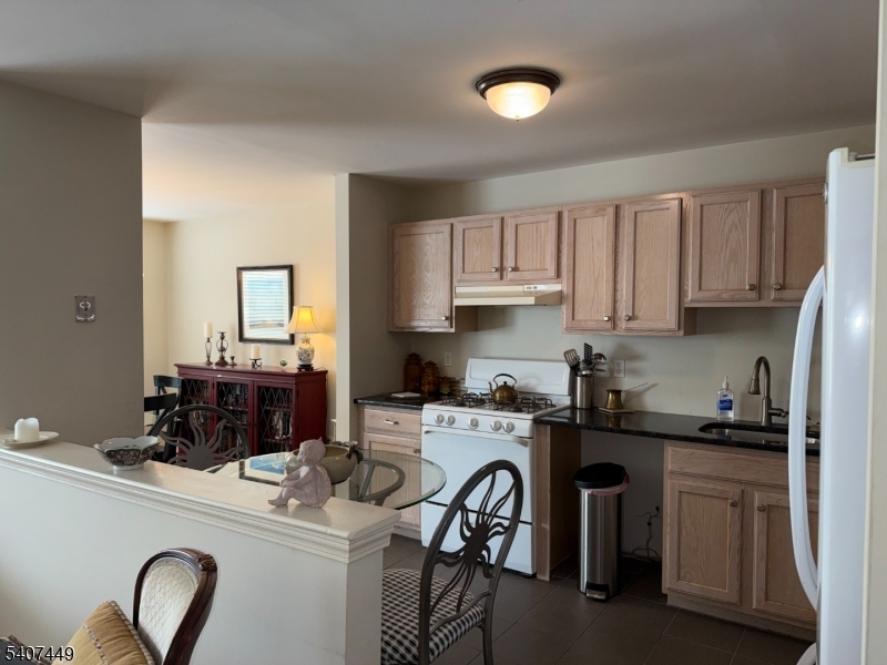 37 Chanda Court Clifton, NJ 07012 - Photo 6 of 12