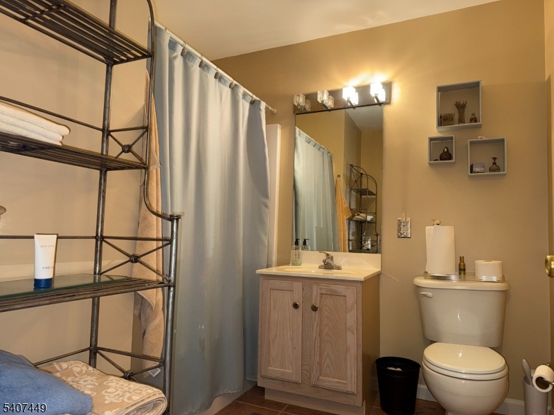 37 Chanda Court Clifton, NJ 07012 - Photo 10 of 12