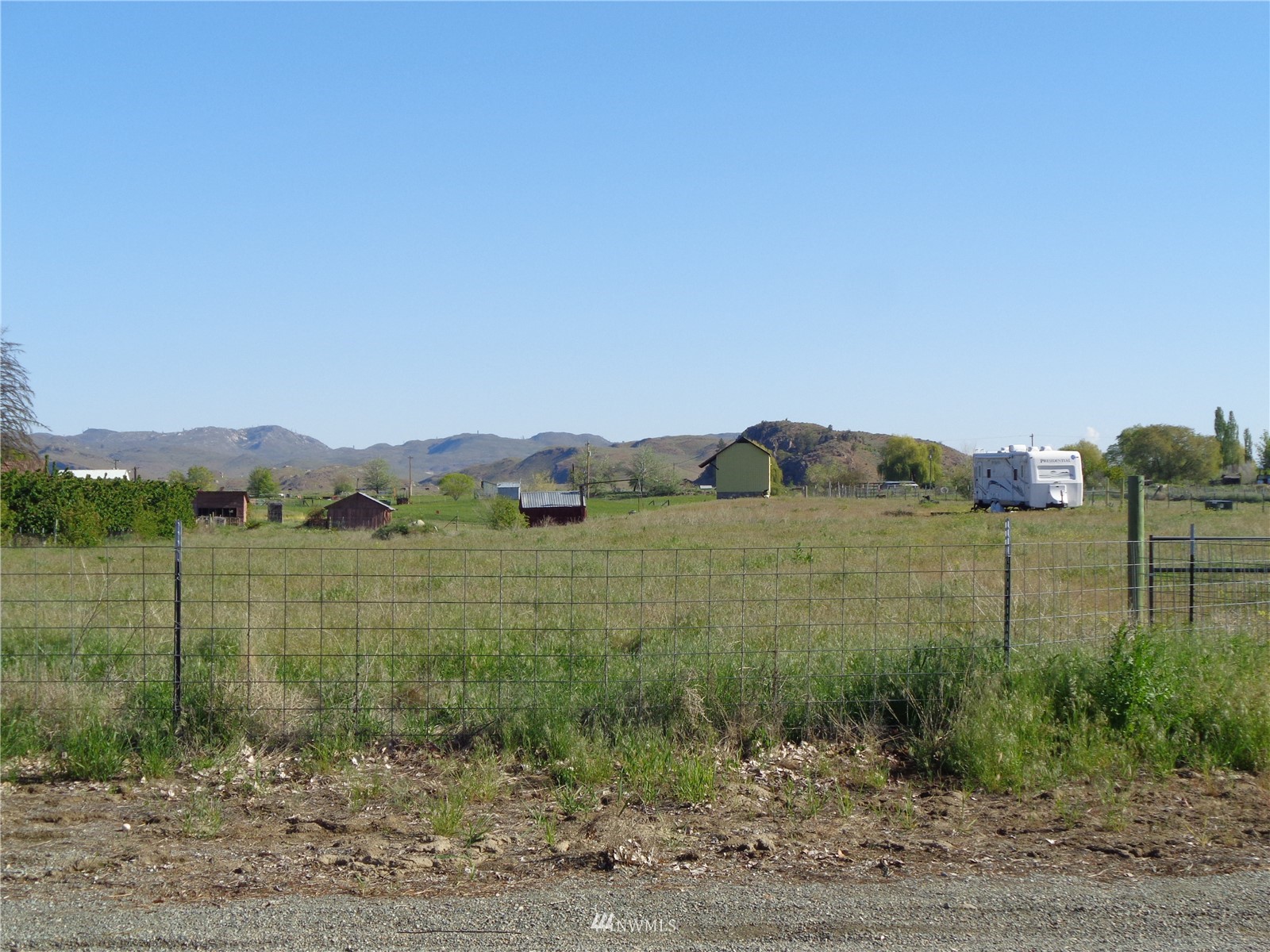 33 Epley Road Omak, WA 98841 - Photo 13 of 13 a view of a lake with a yard