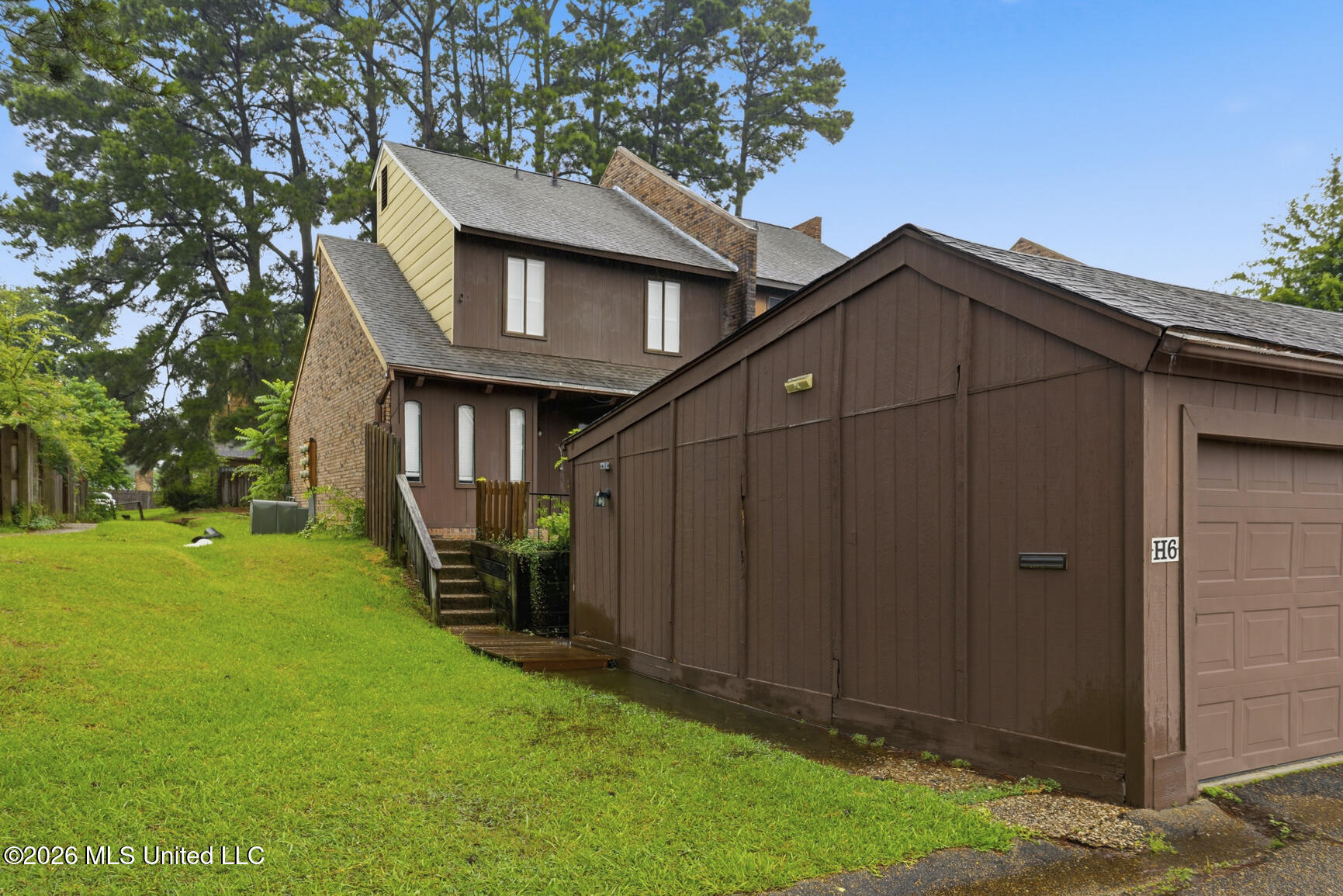 1255 East County Line Road, Unit H6 Jackson, MS 39211 - Photo 1 of 21 1255 County Line Unit H6-1