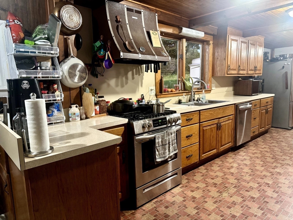 233 Ragged Hill Road West Brookfield, MA 01585 - Photo 24 of 28