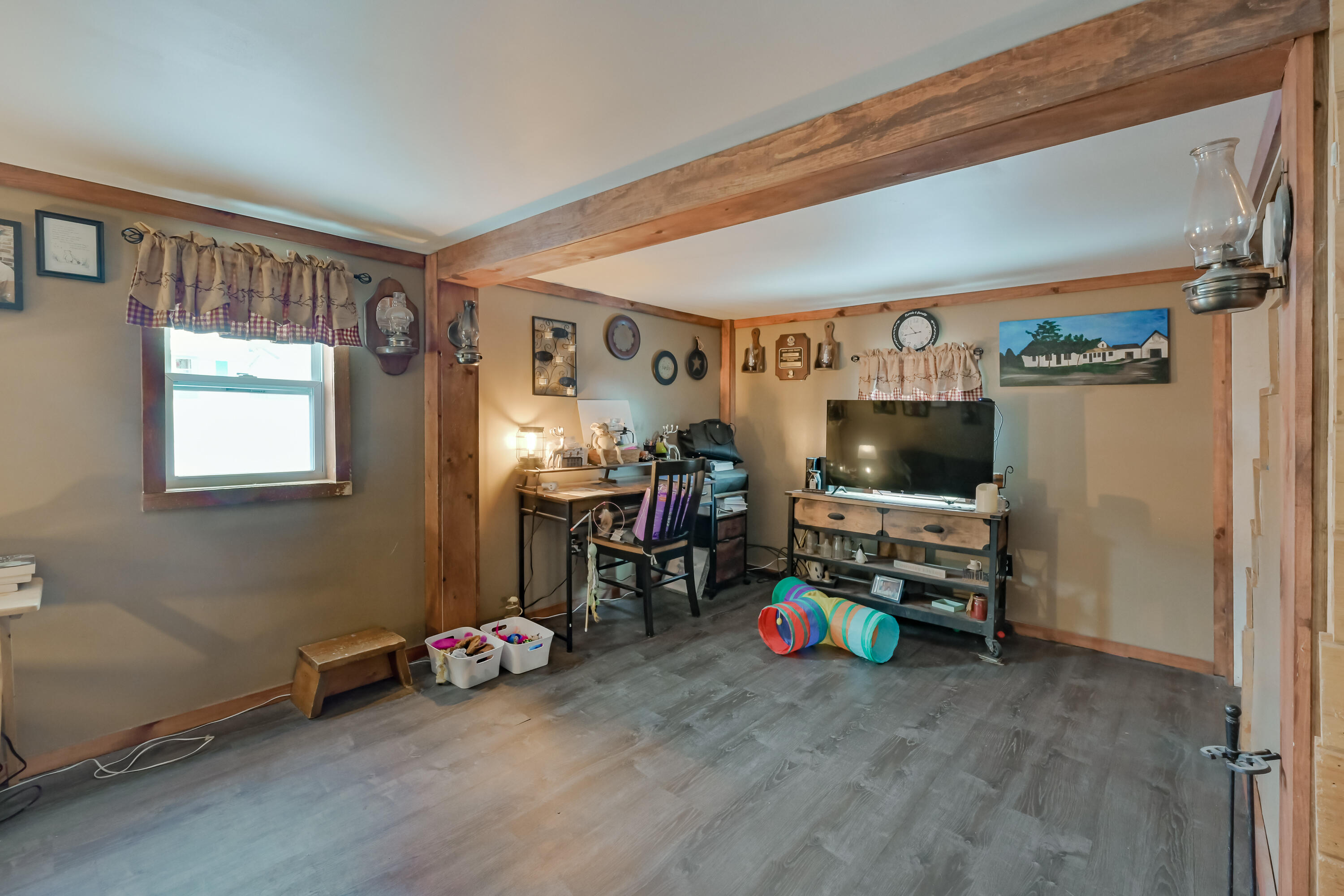 334 Wyman Road Winslow, ME 04901 - Photo 6 of 28 Living Room