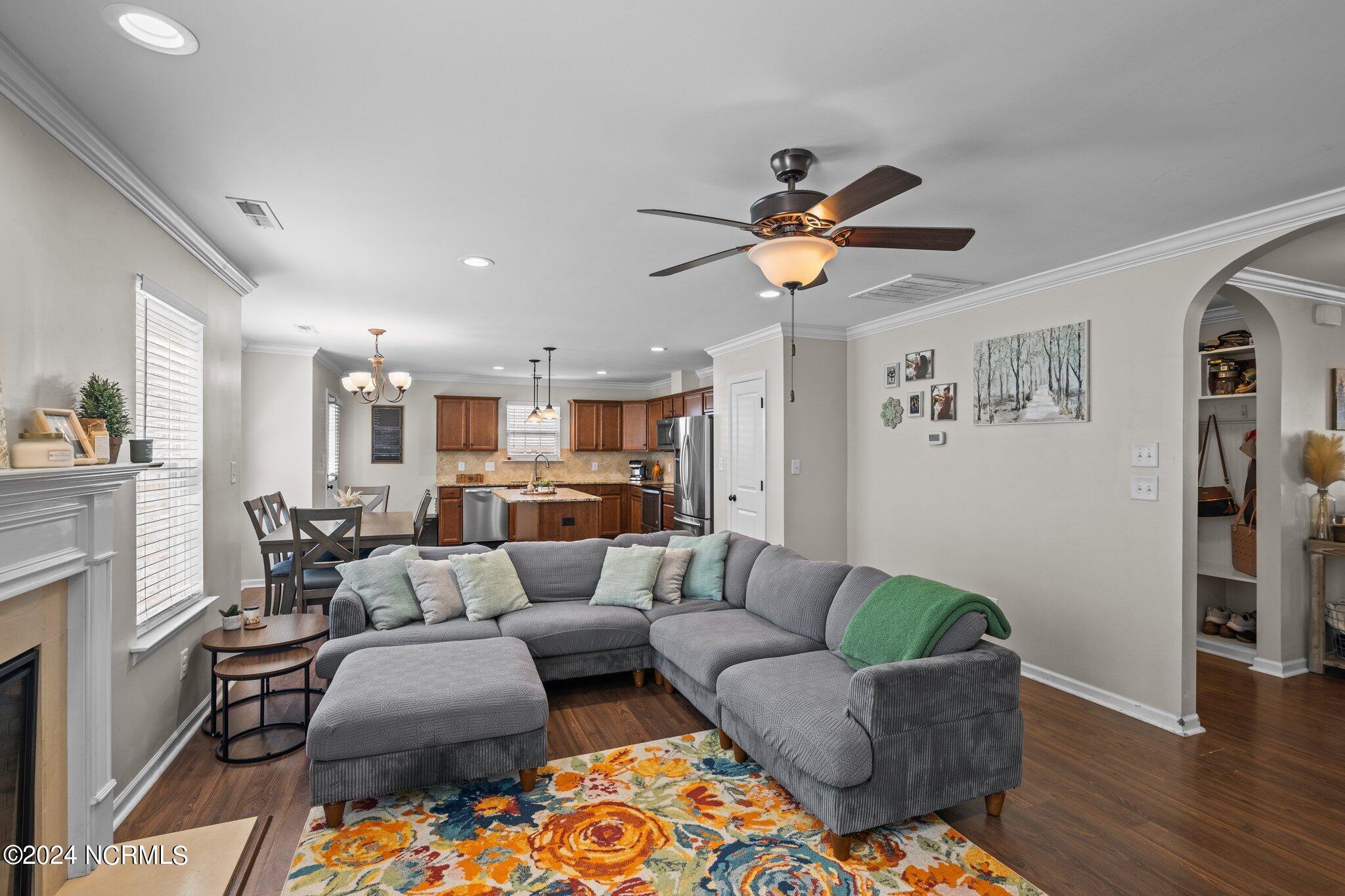 303 Station House Road New Bern, NC 28562 - Photo 4 of 39 Living Room