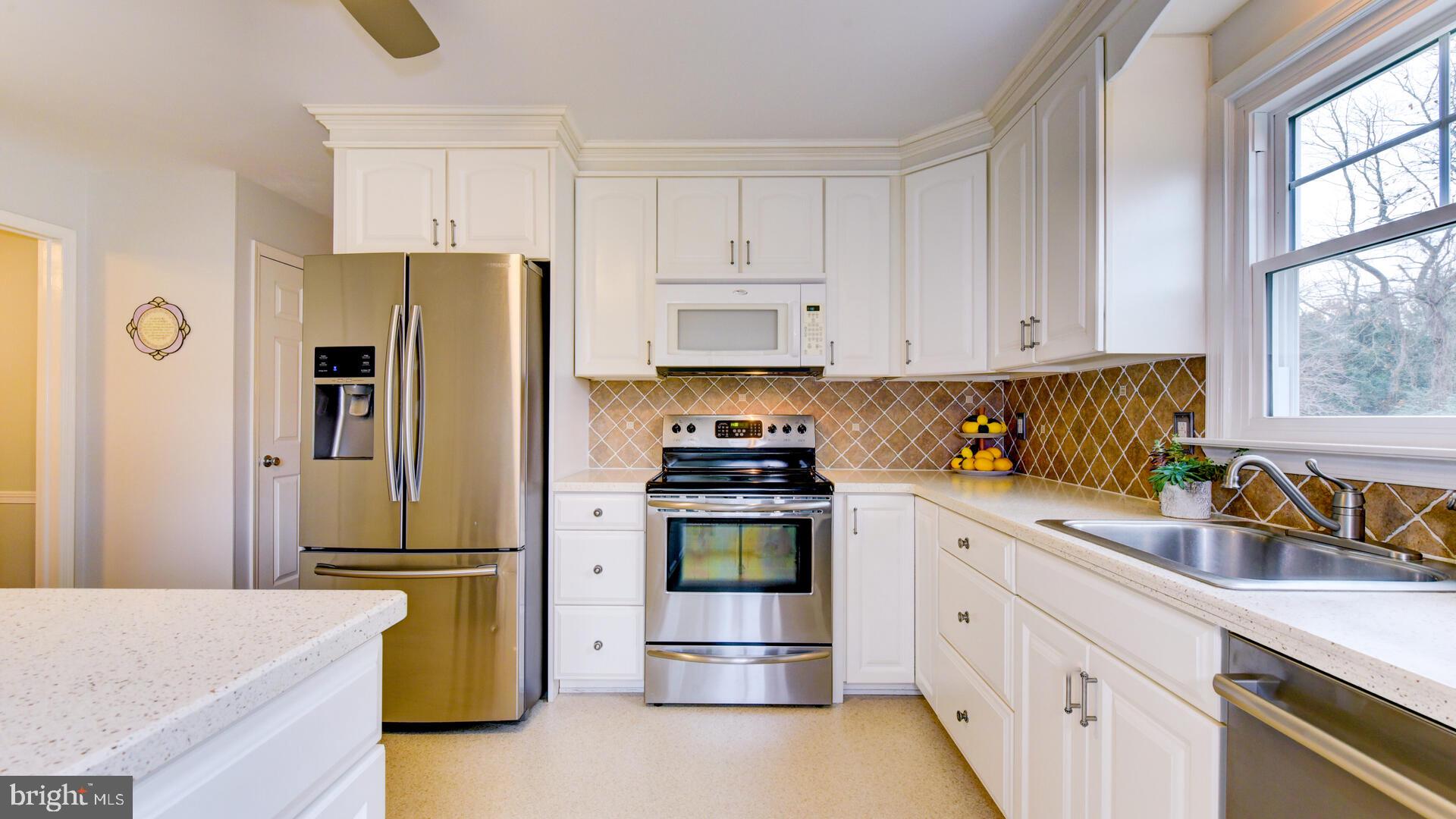 4 Sutton Lane Princeton Junction, NJ 08550 - Photo 15 of 39 Kitchen