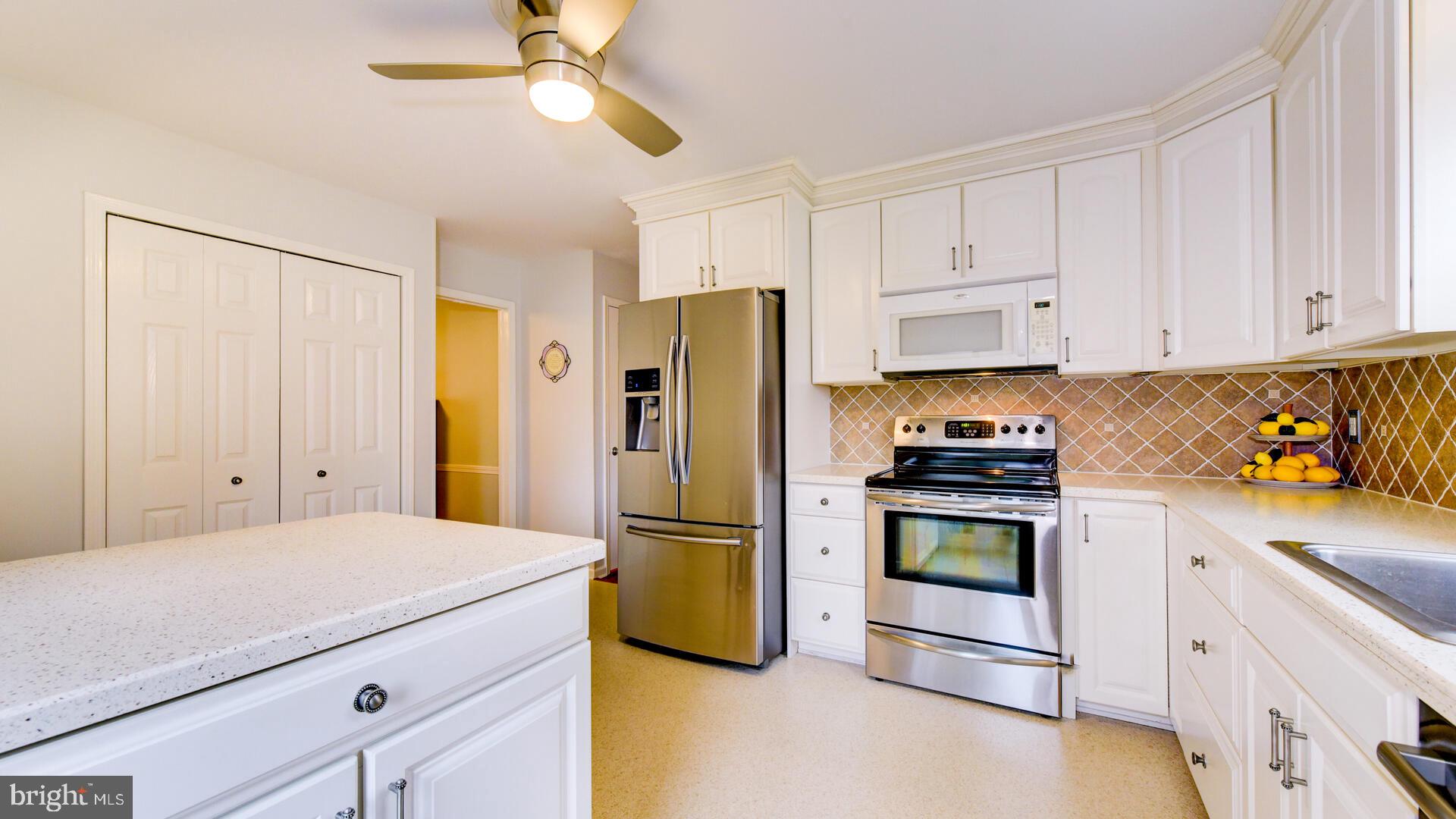 4 Sutton Lane Princeton Junction, NJ 08550 - Photo 16 of 39 Kitchen