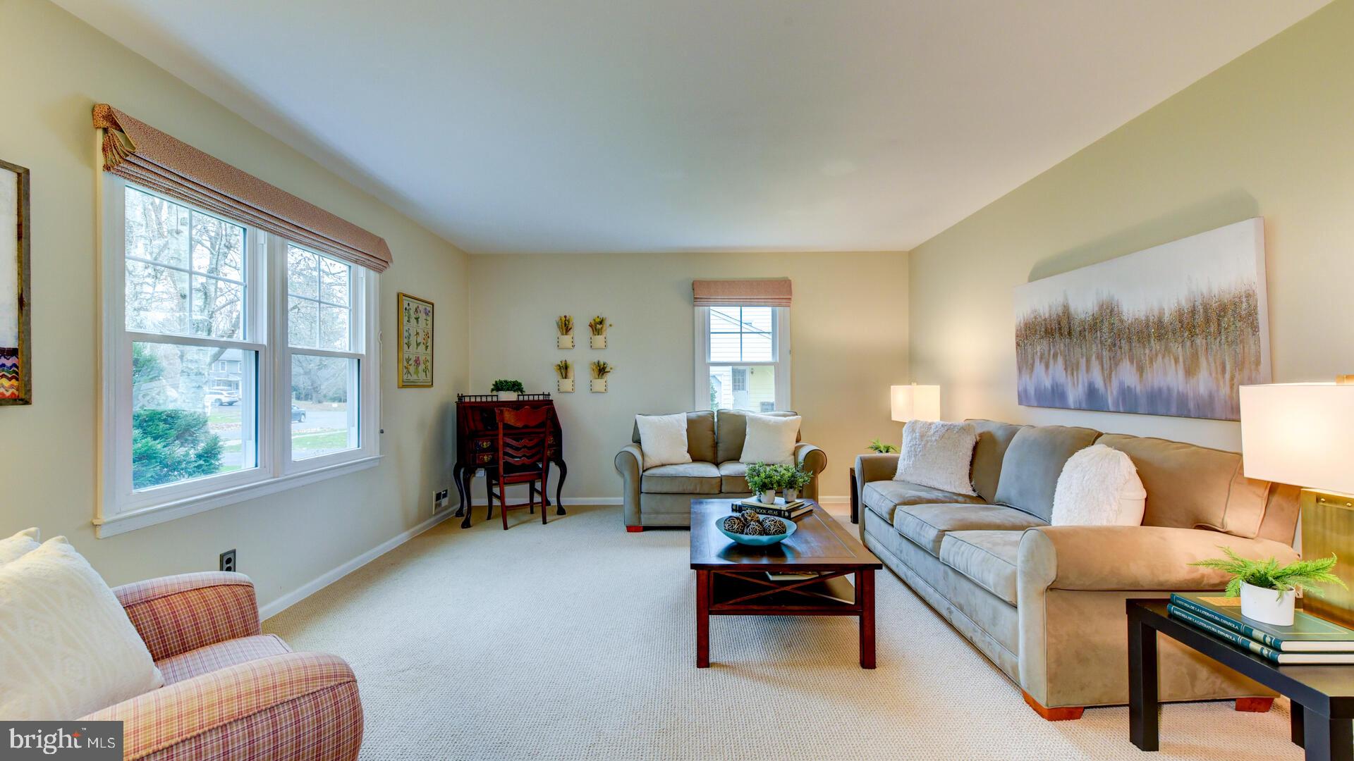 4 Sutton Lane Princeton Junction, NJ 08550 - Photo 5 of 39 Living Room