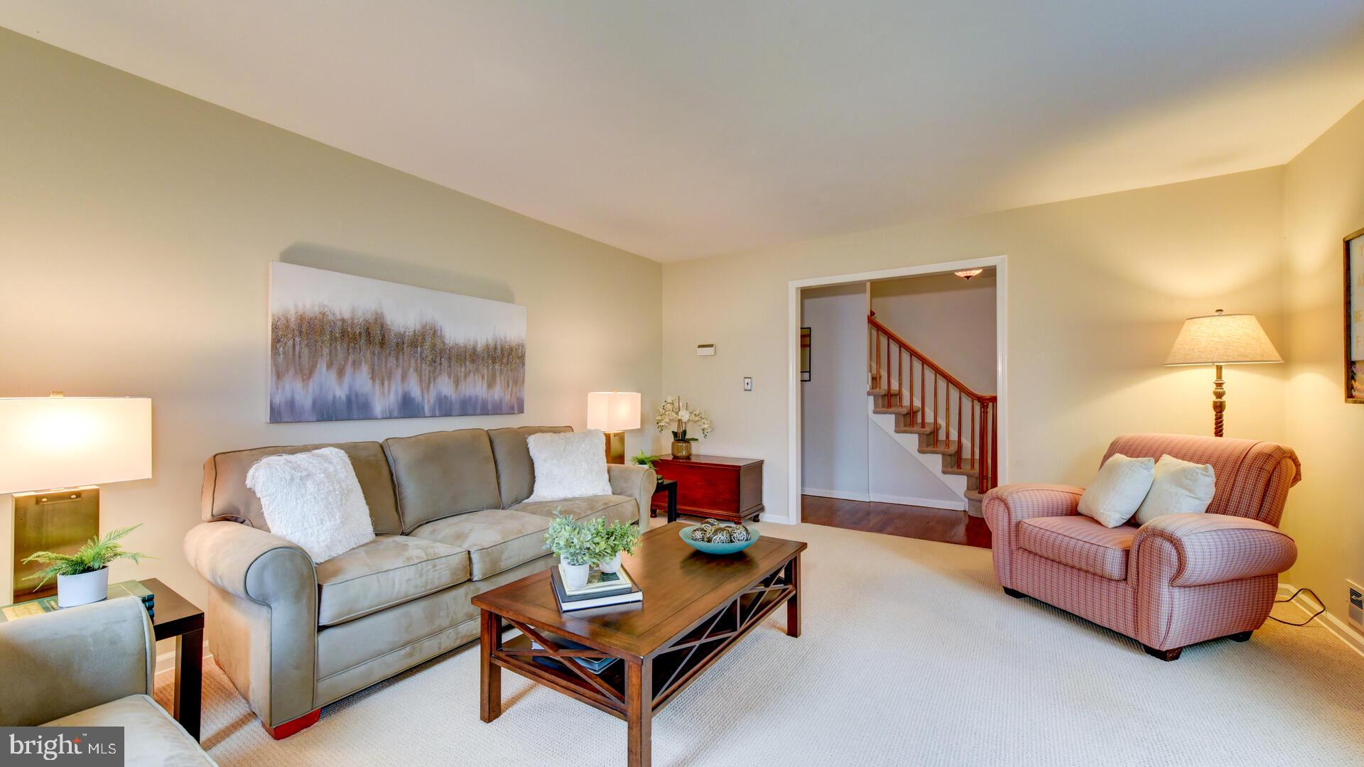 4 Sutton Lane Princeton Junction, NJ 08550 - Photo 6 of 39 Living Room