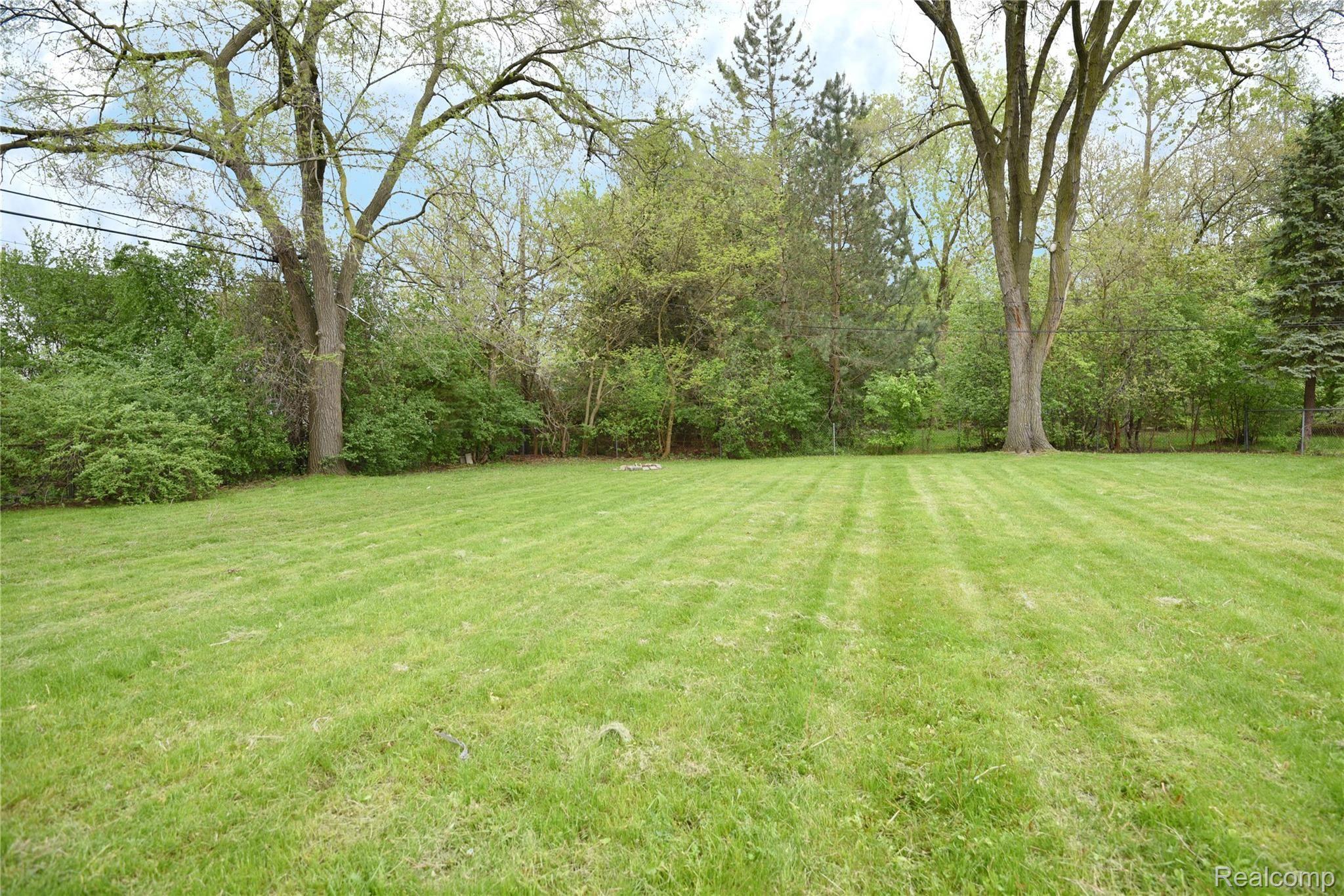 2793 East Square Lake Road Troy, MI 48085 - Photo 26 of 27 2793 E Square Lake Rd_26.JPG