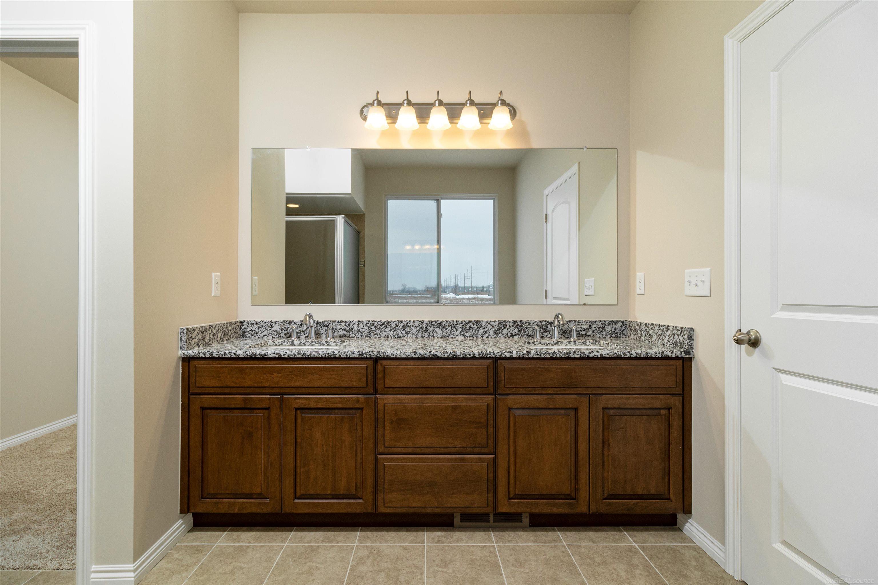 16844 Kentfield Road Macomb, MI 48044 - Photo 25 of 30 Owner's Bath