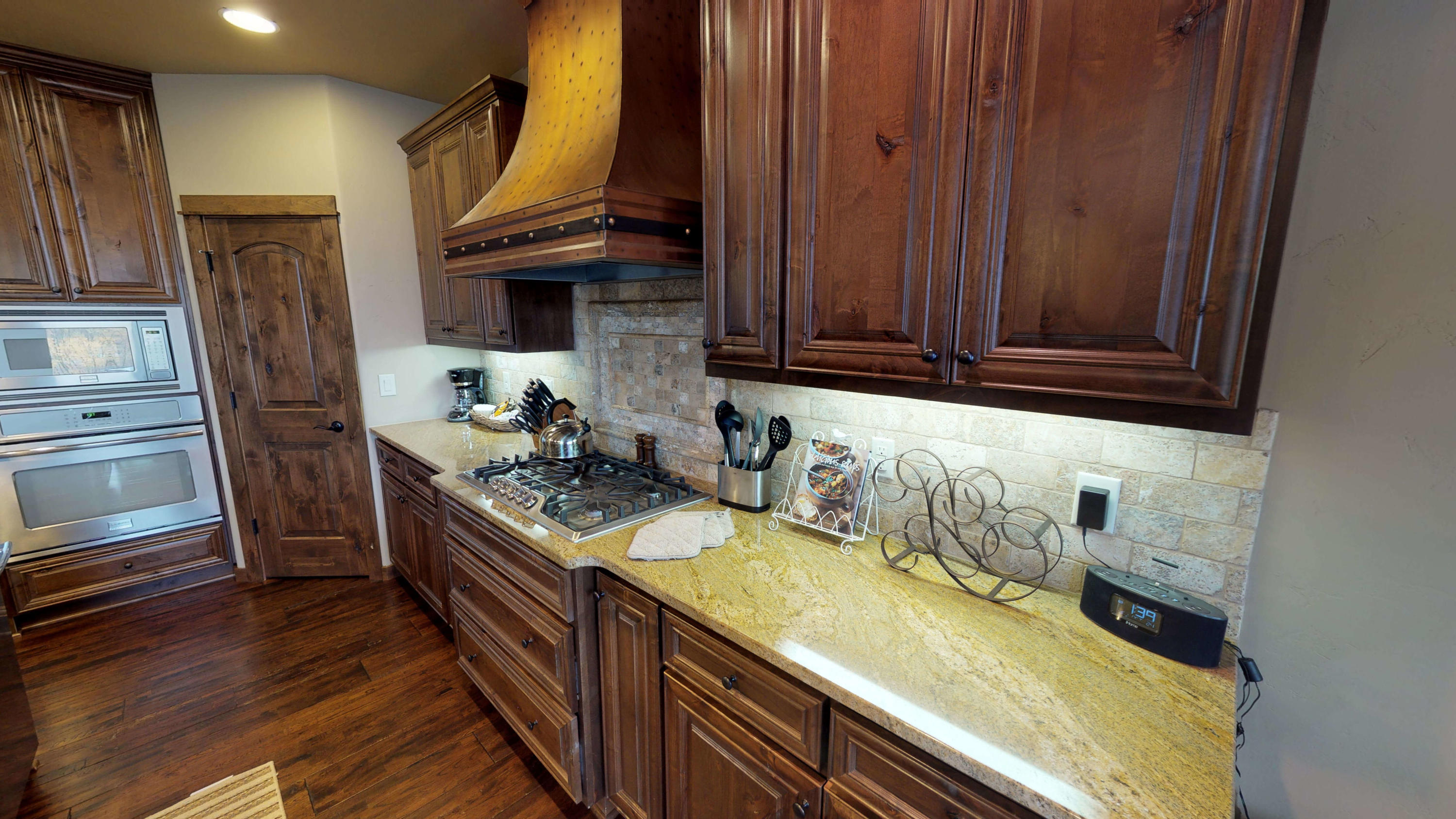 56538 Dancing Rock Loop, Unit 16 Bend, OR 97707 - Photo 13 of 32 16_CalderaCabin (12)