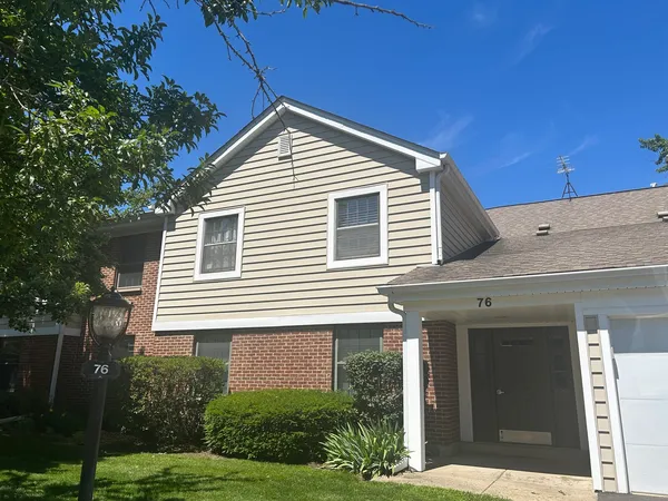$2,100 | 76 Margate Court, Unit C1, Schaumburg, IL 60193