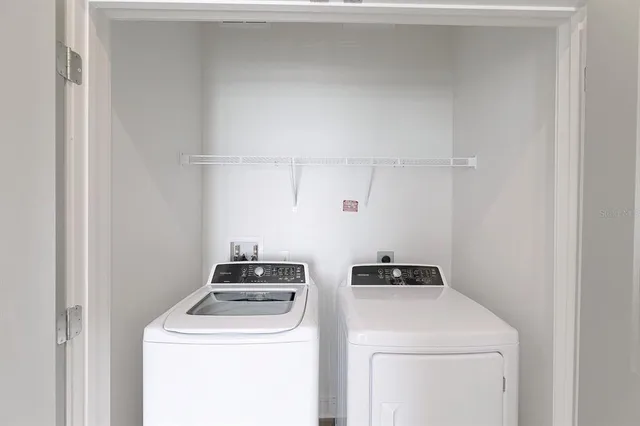 $3,950 | 1420 Lakefront Drive, Unit TH111, Sarasota, FL 34240