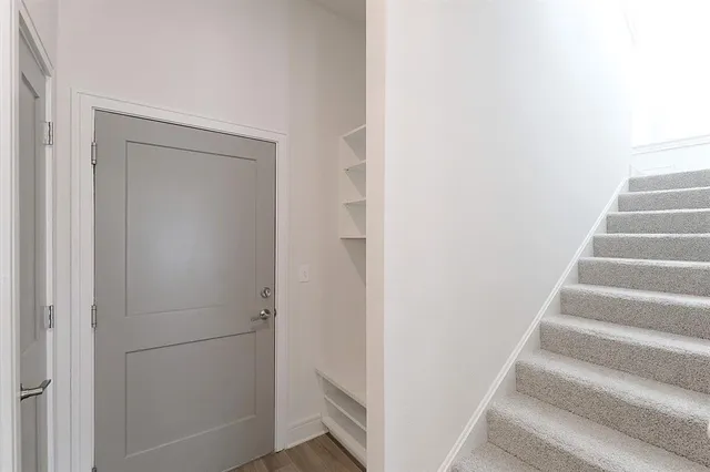 $3,950 | 1420 Lakefront Drive, Unit TH111, Sarasota, FL 34240