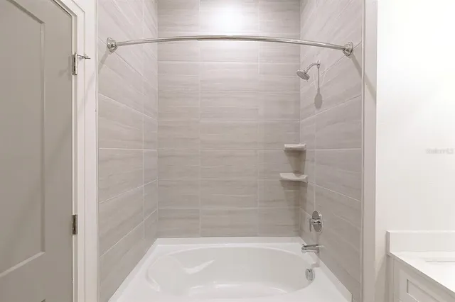 $3,950 | 1420 Lakefront Drive, Unit TH111, Sarasota, FL 34240