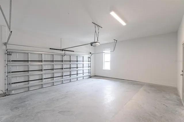 $3,950 | 1420 Lakefront Drive, Unit TH111, Sarasota, FL 34240