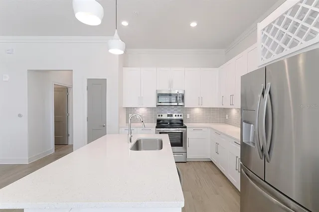 $3,950 | 1420 Lakefront Drive, Unit TH111, Sarasota, FL 34240