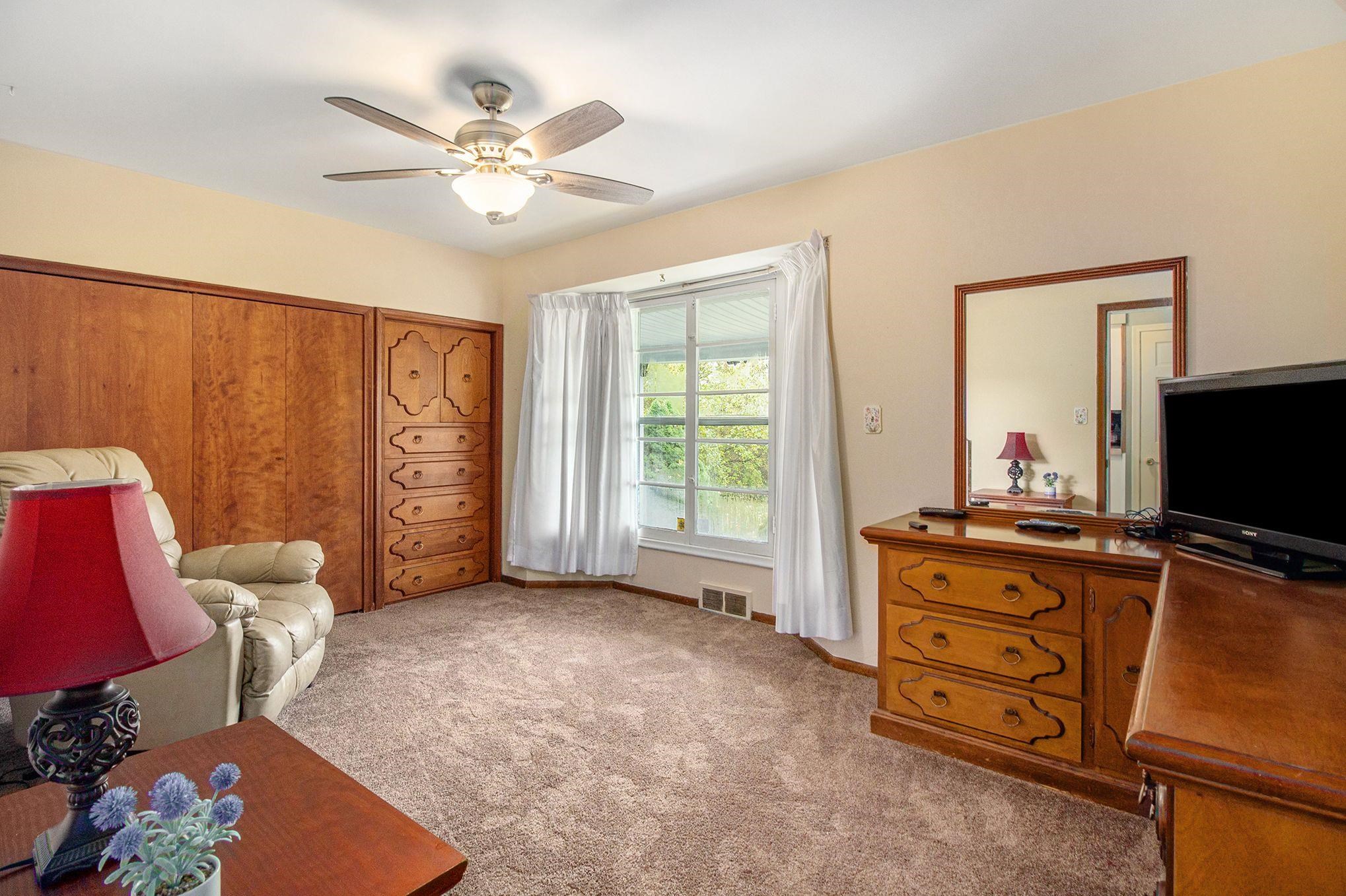 4662 Flushing Road Flint, MI 48504 - Photo 10 of 19 50093629-9.JPG