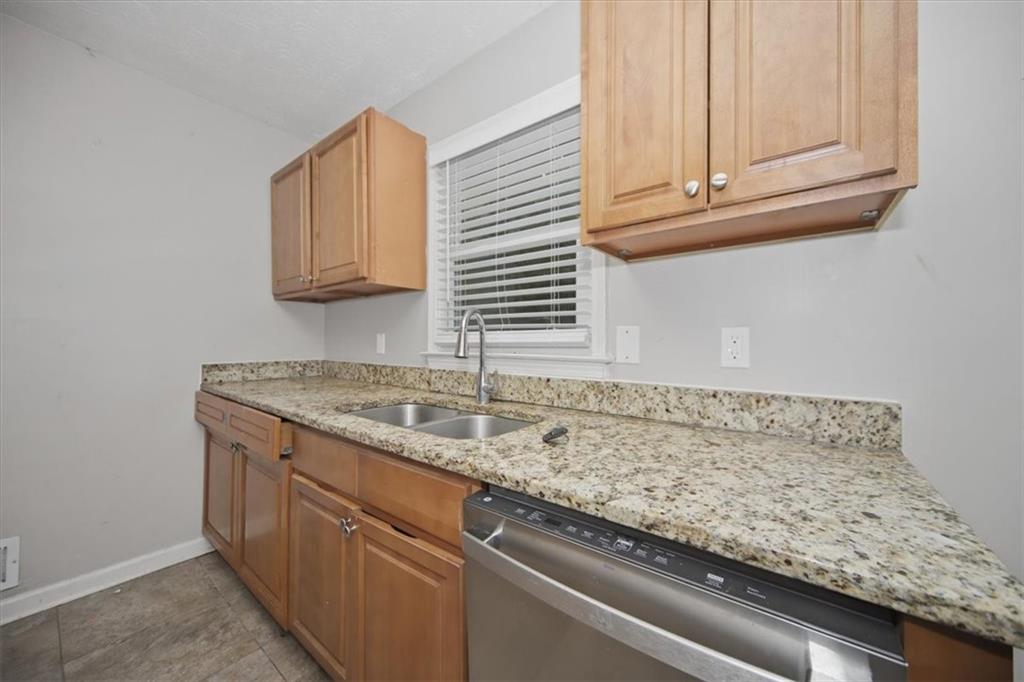 4635 Hamlet Walk Southeast Conyers, GA 30094 - Photo 9 of 25
