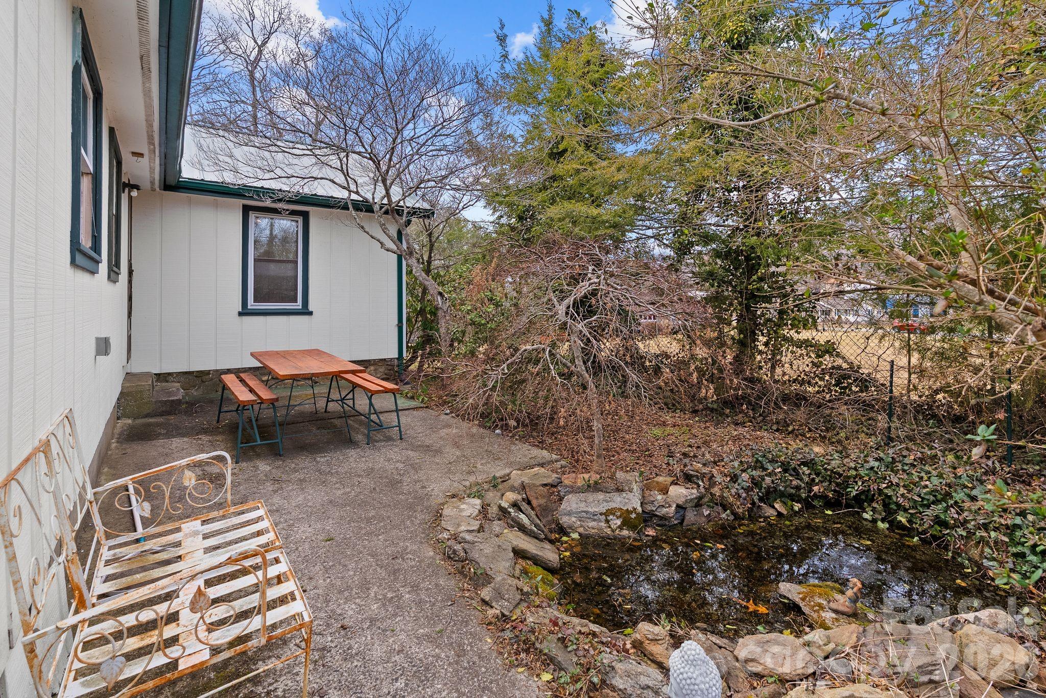 271 Pisgah View Road Asheville, NC 28806 - Photo 38 of 40 a backyard of a house with table and chairs