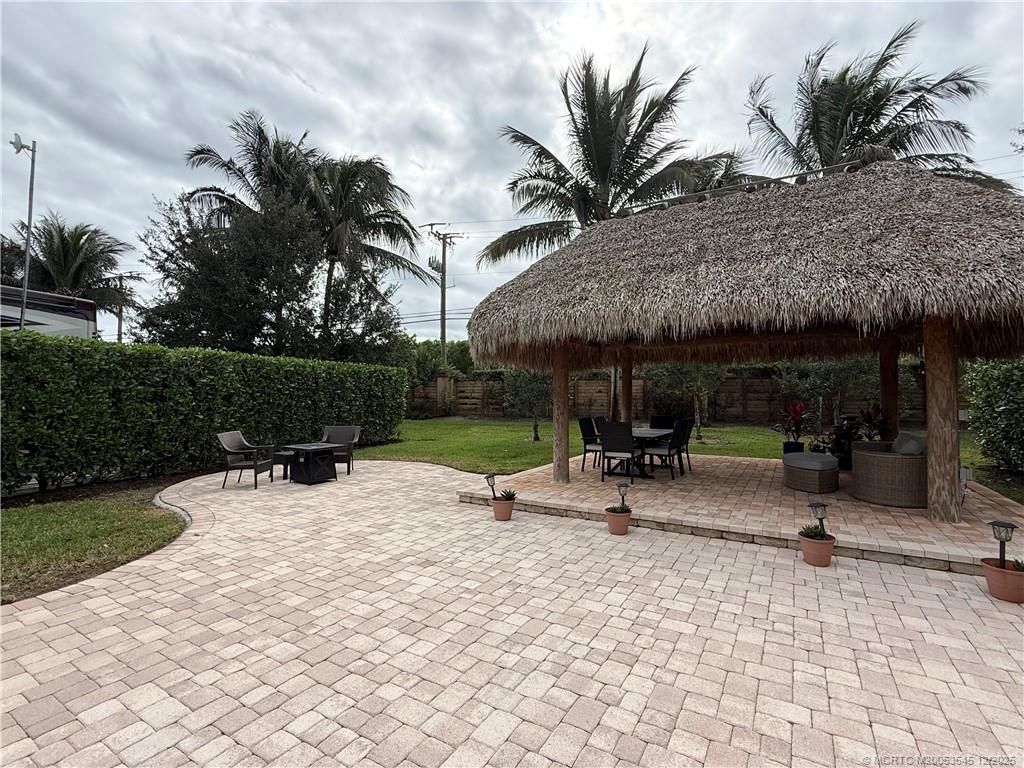 11075 West Indiantown Road, Unit 6 Jupiter, FL 33478 - Photo 5 of 14 a view of a backyard with sitting area