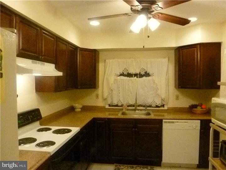 37 Gooseneck Road Levittown, PA 19057 - Photo 8 of 25 Kitchen