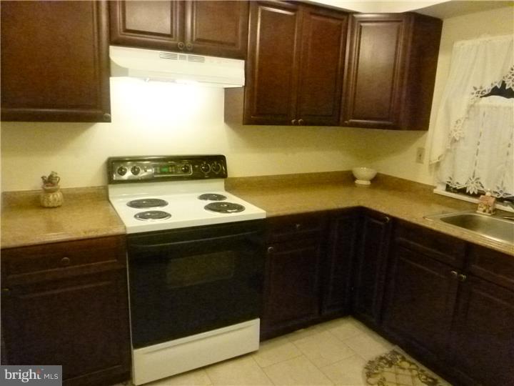 37 Gooseneck Road Levittown, PA 19057 - Photo 9 of 25 Kitchen