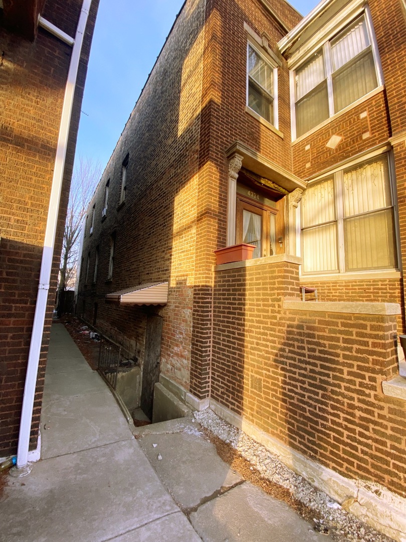 4334 West Cermak Road Chicago, IL 60623 - Photo 2 of 4 a view of a brick building with many windows