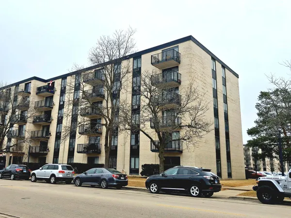 $266,000 | 9701 North Dee Road, Unit 6M, Niles, IL 60714