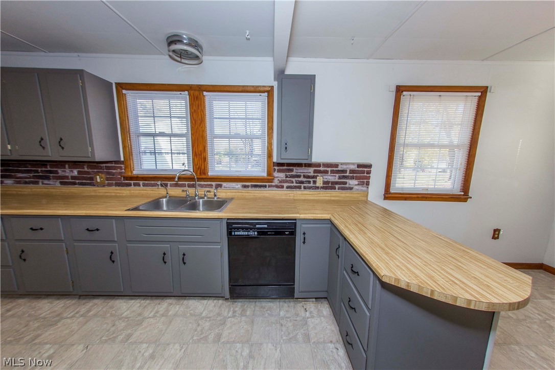 1869 Ronald Road Akron, OH 44312 - Photo 7 of 33 Gallery Image 7