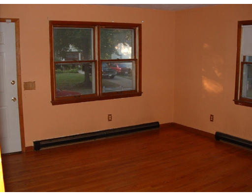 43 Worthy Street Springfield, MA 01104 - Photo 3 of 6