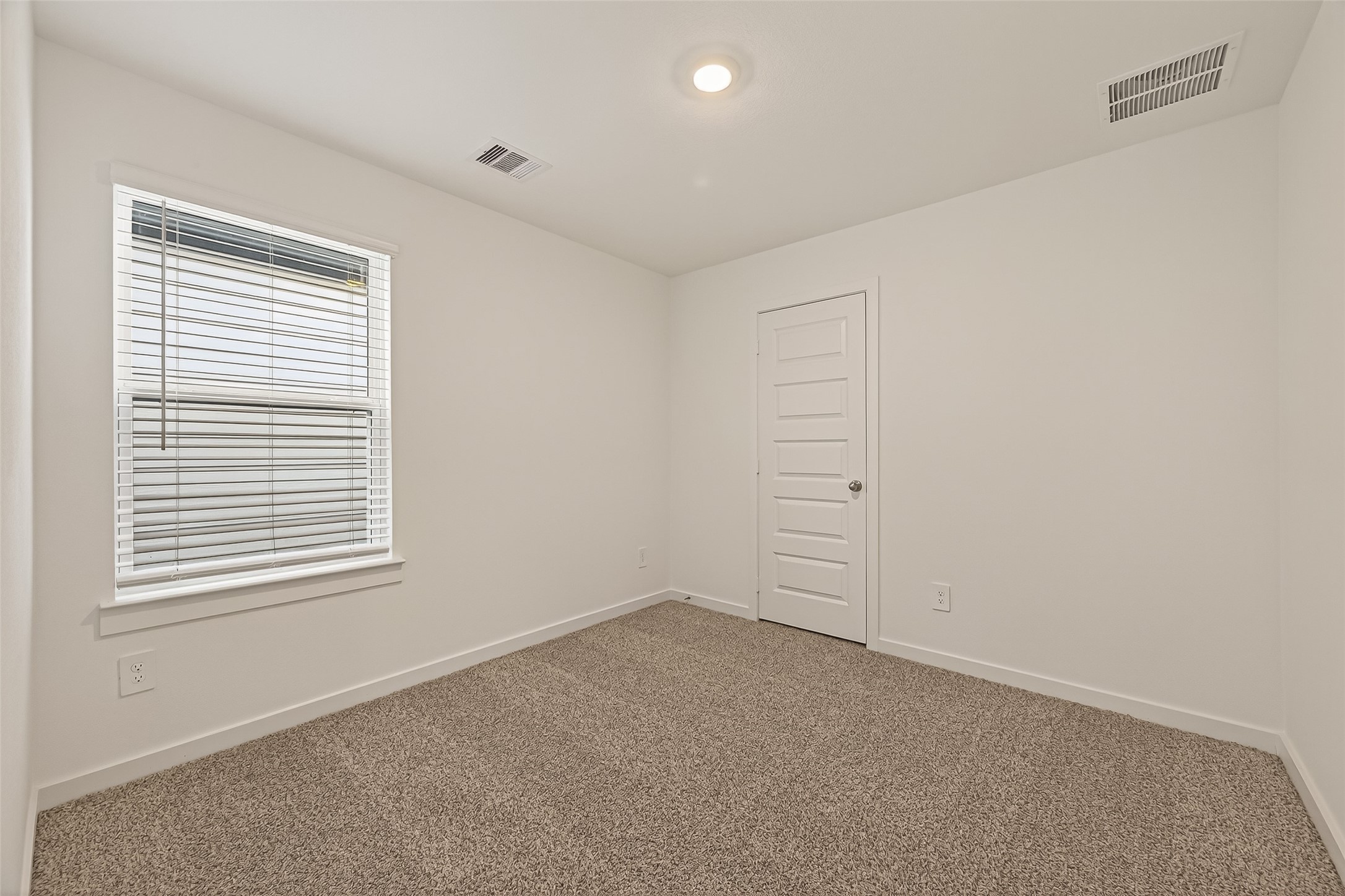 2826 Lisburn Ter Lane Houston, TX 77051 - Photo 12 of 18 an empty room with windows