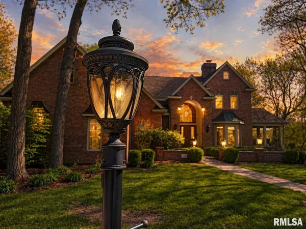 $699,900 | 11350 North Oak Trail Drive, Peoria, IL 61615