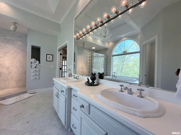 $699,900 | 11350 North Oak Trail Drive, Peoria, IL 61615