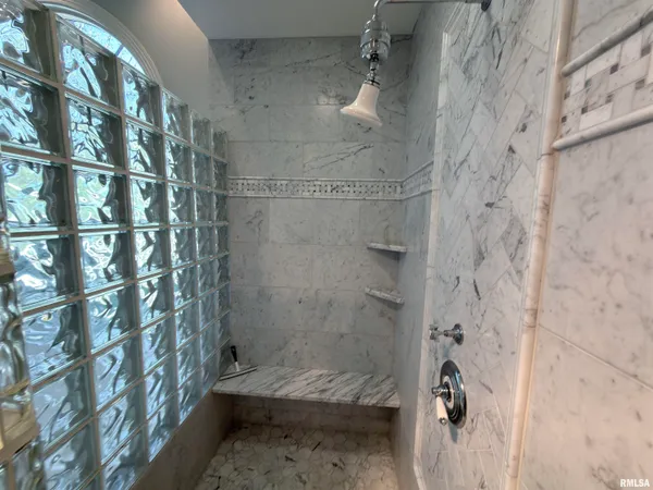$699,900 | 11350 North Oak Trail Drive, Peoria, IL 61615