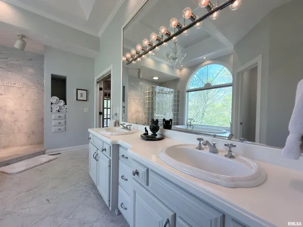 $699,900 | 11350 North Oak Trail Drive, Peoria, IL 61615