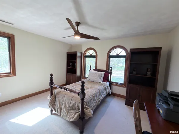 $699,900 | 11350 North Oak Trail Drive, Peoria, IL 61615