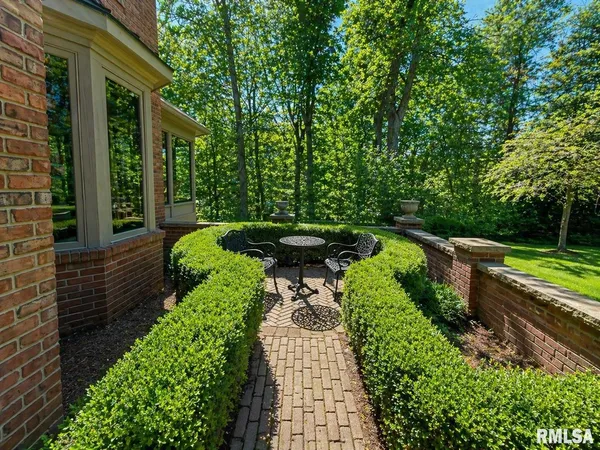 $699,900 | 11350 North Oak Trail Drive, Peoria, IL 61615