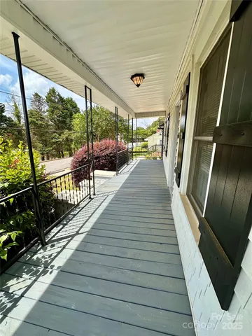 a view of empty room with wooden floor and a ceiling fan