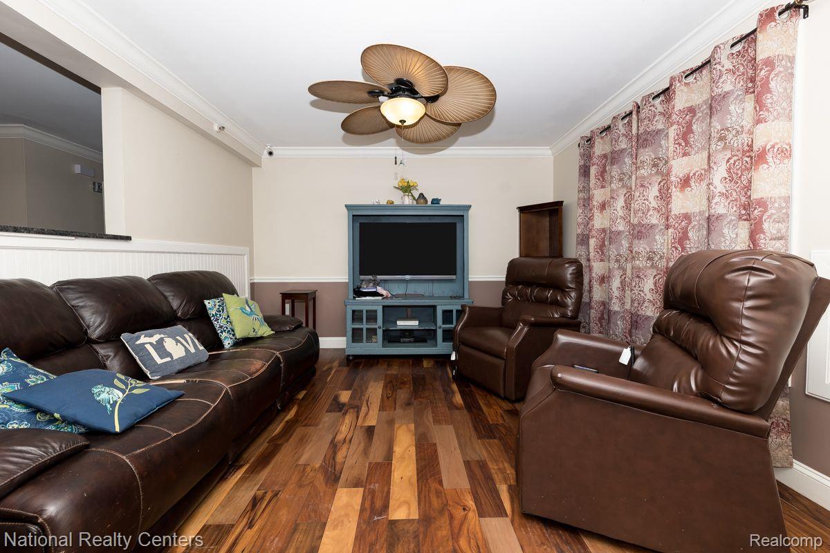 10868 Hibner Road Hartland, MI 48353 - Photo 13 of 36 Living Room