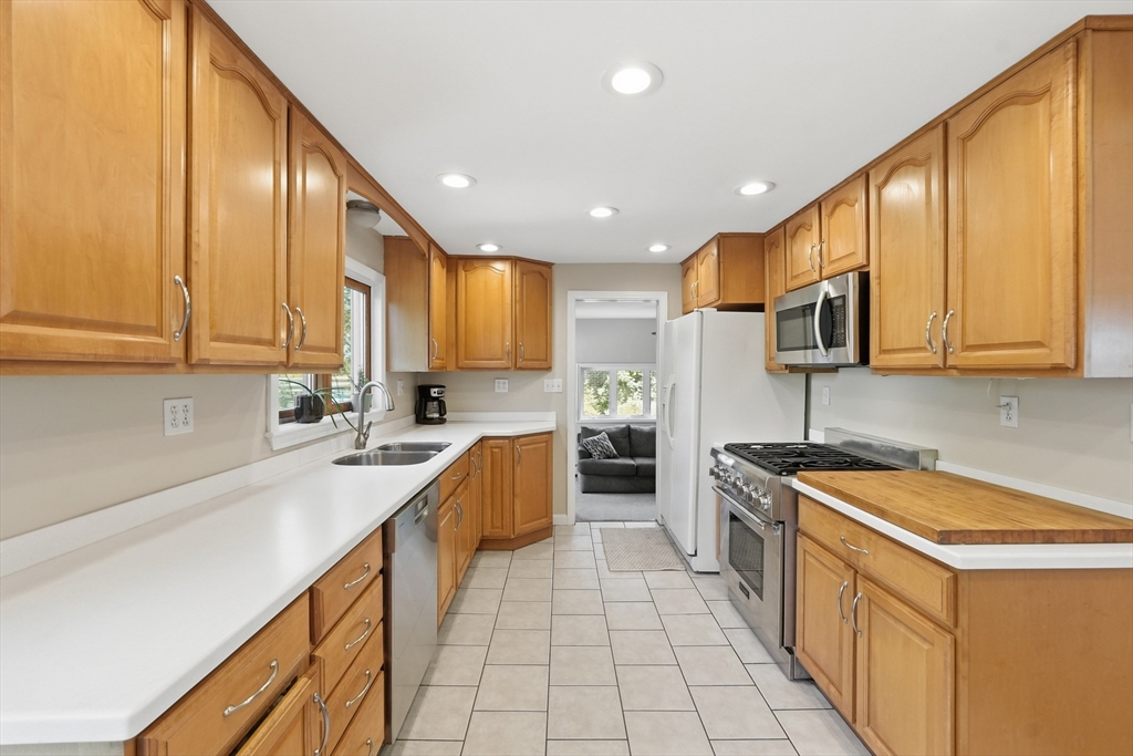 43 Ransom Road Framingham, MA 01702 - Photo 8 of 42