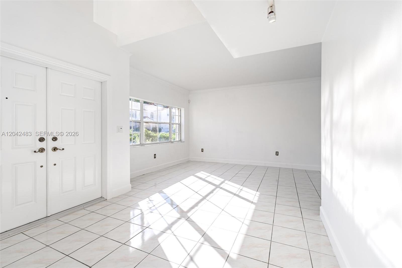 4671 Southwest 154th Place Miami, FL 33185 - Photo 6 of 31