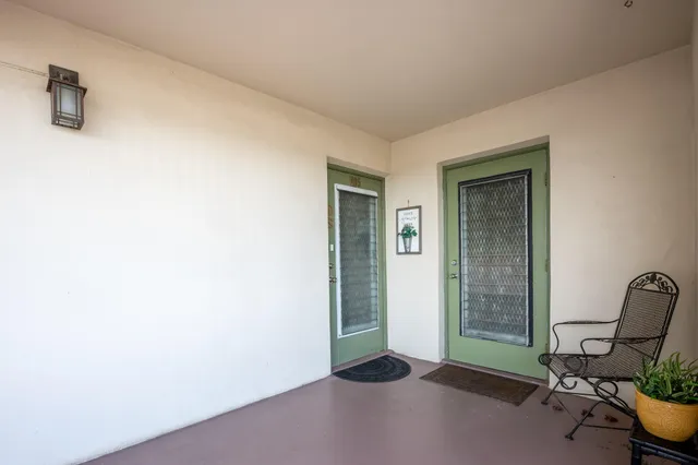 $1,800 | 300 Waterway Drive South, Unit 405, Lantana, FL 33462