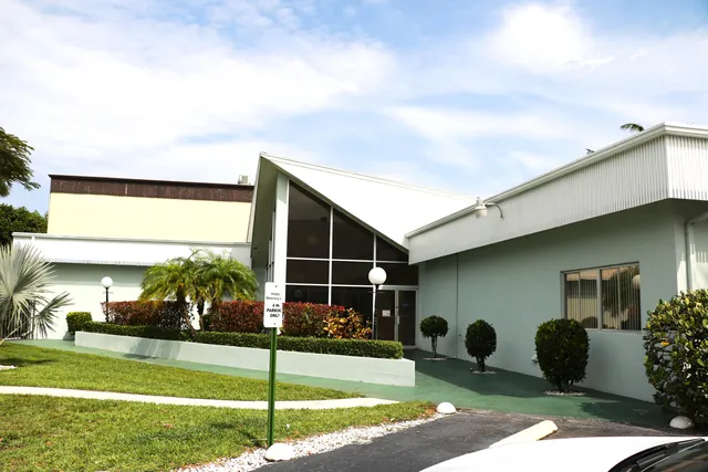 $1,800 | 300 Waterway Drive South, Unit 405, Lantana, FL 33462