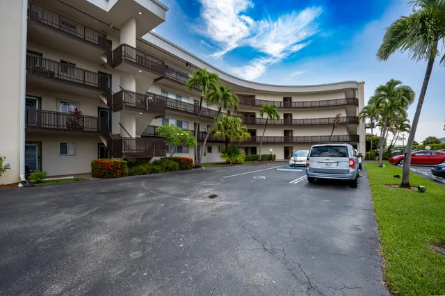$1,800 | 300 Waterway Drive South, Unit 405, Lantana, FL 33462