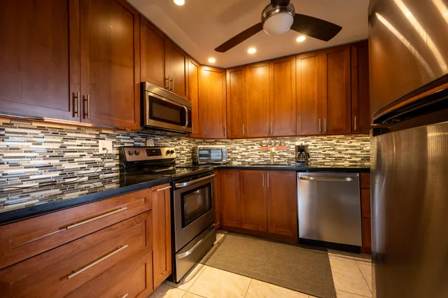 $1,800 | 300 Waterway Drive South, Unit 405, Lantana, FL 33462