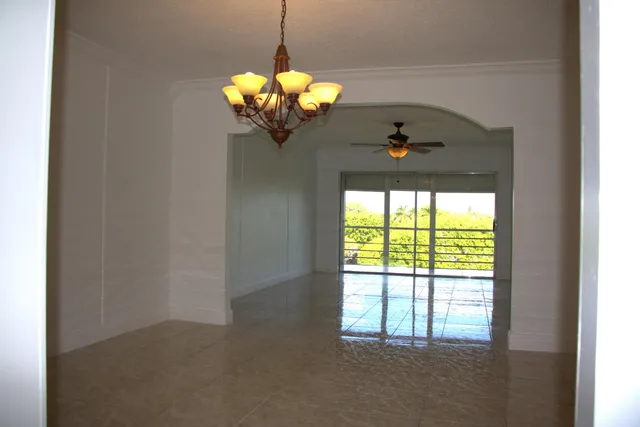 $1,800 | 300 Waterway Drive South, Unit 405, Lantana, FL 33462