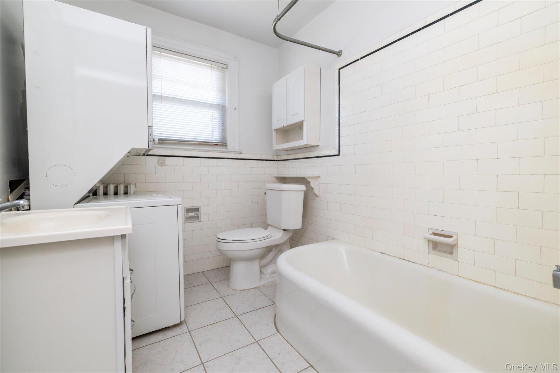59 Hampton Road Lynbrook, NY 11563 - Photo 21 of 21 Apartment 2Bath with Laundry