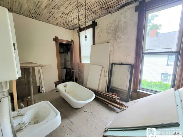 $59,900 | 52 Lakeview Avenue, Jamestown, NY 14701