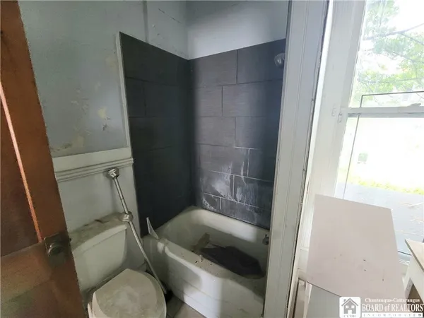 $59,900 | 52 Lakeview Avenue, Jamestown, NY 14701